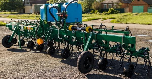 Культиватор навесной КРК 5,6 (8-ми рядный) без подкормочного и транспортного приспособления (3 S-обр. стойки на секции)